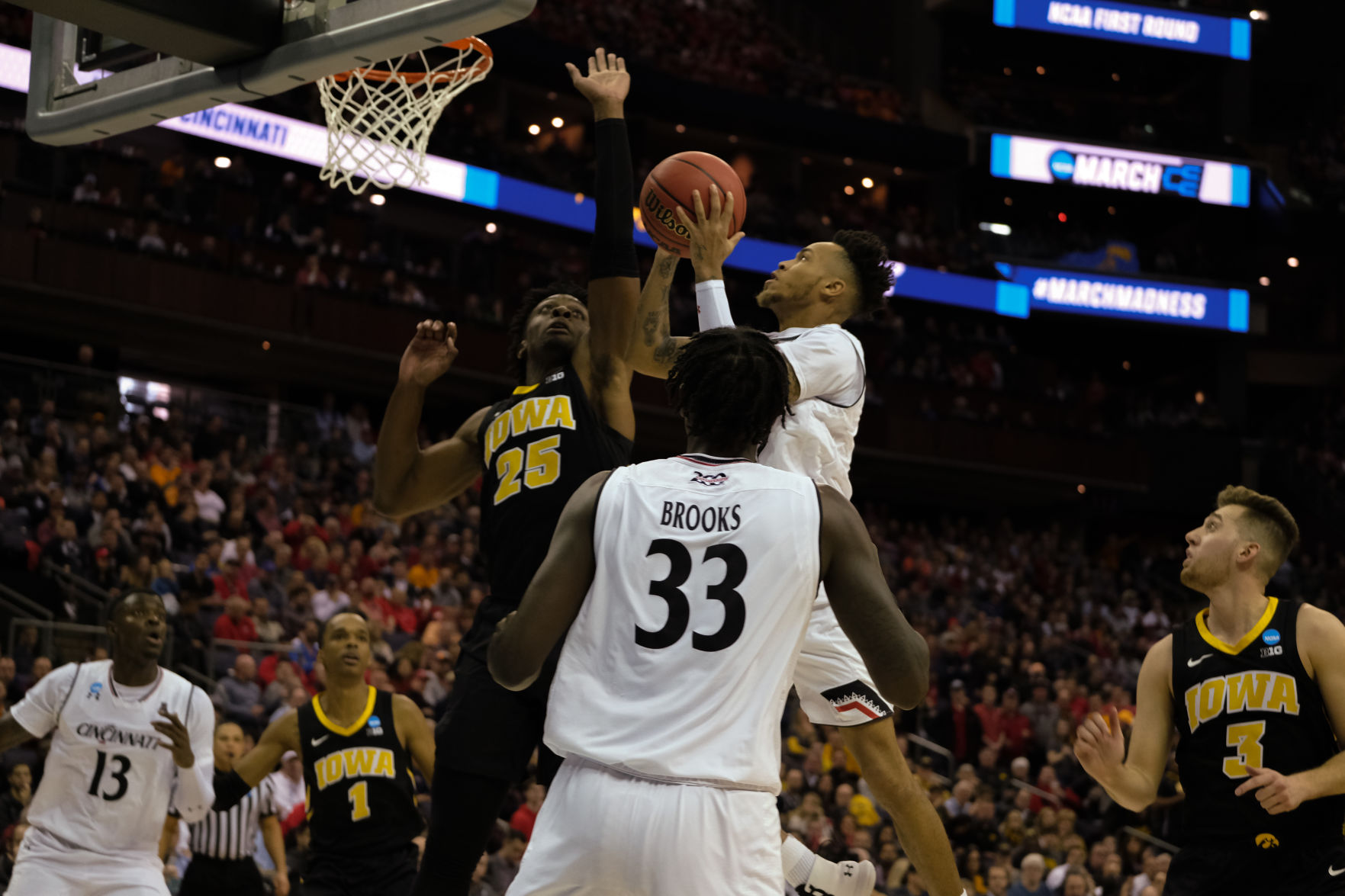 PHOTOS: First round of the 2019 NCAA Tournament